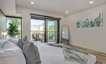 LUX City View Studio Old Town Gym Balcony