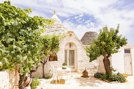 Borgo San Francesco Отели рядом с достопримечательностью «Centro Storico Locorotondo»