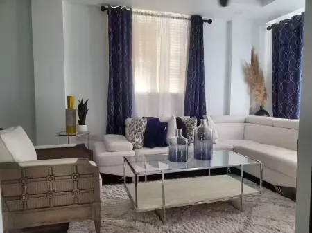 Cypress Suites Отели в г. Канфилд