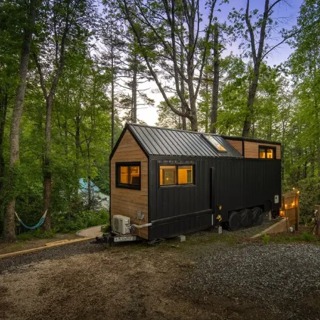 Luxury Tiny Home in Deep Gap with Hot Tub and Fireplace