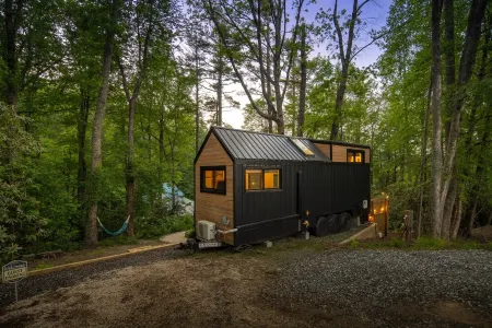 Luxury Tiny Home in Deep Gap with Hot Tub and Fireplace