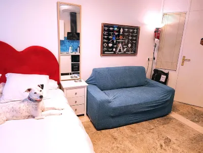 Hostal Estudios Hotels near Badalona Beach