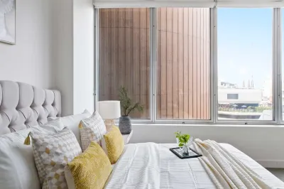 A Cozy 2BR Apt on Collins Near Flinders Station