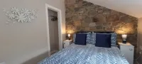 Frontview Cottage - Two Bedroom - Sleeps 6 Guests - Homestays