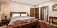 Frederick Stearns House Historic Inn - Camilla Zimmer