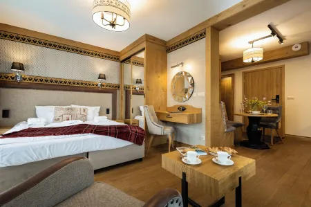 Aparthotel Merynos Отели рядом с достопримечательностью «Велька Крокев»