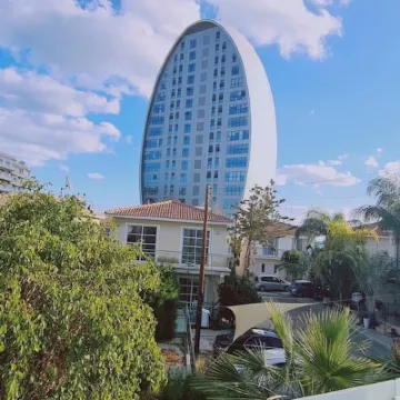 29 LIM - Downtown Retreat