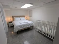 Comfy 2-bedroom apartment with AC, WiFi in Oak Park 奧克帕克酒店