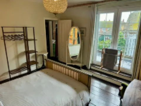 Waterloo Terrace -Historical luxury apartment in heart of Old Town with balcony.