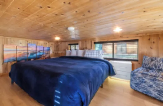 Cabin w/Loft in South Lake Tahoe - 15 Mins from Skiing, Stateline & Emerald Bay