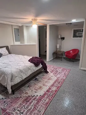 Charming River Front 1-bedroom apartment in delightful Coraopolis with AC, WiFi