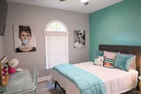 Charming three bedroom, two bathroom tranquil retreat just 2 miles from Wyndham. Hotels near Calvary Pentecostal Tabernacle