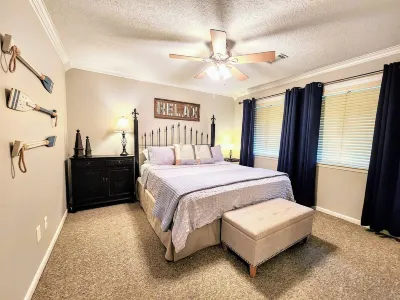 Farr Shores Cozy Retreat Hotels near Lake Hamilton