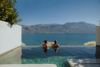 Amethyst Selene Paleros Couple's Hideaway Hoteles cerca de Steel-Design