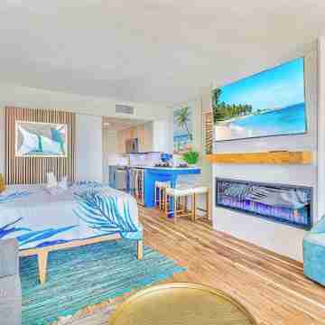 WOW Amazing Modern Direct Oceanfront w Fireplace Rooms