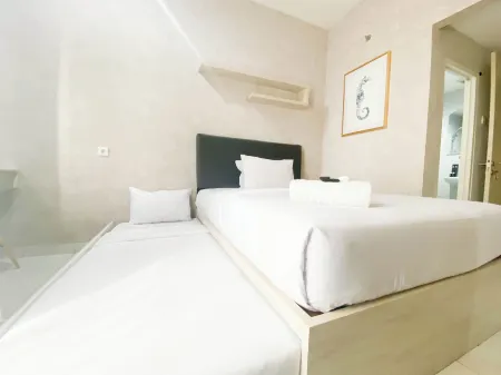 Elegant and Homey Studio at Amartha View Apartment Отели в г. Ngaliyan