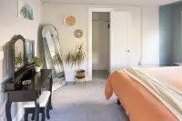 Walk to Wesleyan & Dwtn - New Hot Tub with Outdoor TV Hotels in Middletown