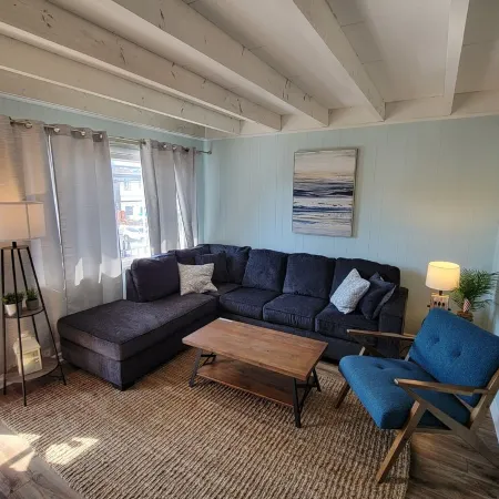 Best 1 Bedroom in SIC! 1 Block to the Beach.. A+ location .. Walk to Everything!