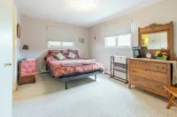 Pool house - 4 bedroom 3 bathroom home with indoor pool