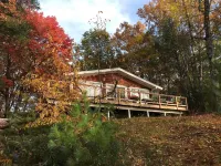 A little slice of paradise, in all 4 seasons. Private beach, Dock and Sunsets!! Hotels in Freedom