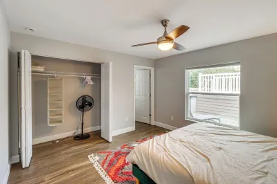 Spacious Getaway in Ocala with Hot tub, Pool and near Silver Springs State Park! Hotels near Silver Springs State Park Campground