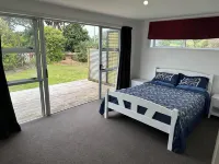 Pohutukawa Retreat Hotels in Opunake