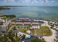 Idyllic Tropical Paradise Overlooking the Fabulous Florida Bay.