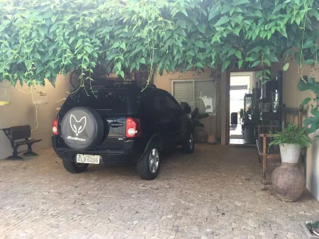 Brotas Shangri-lá with 3 suites, swimming pool and stunning views!