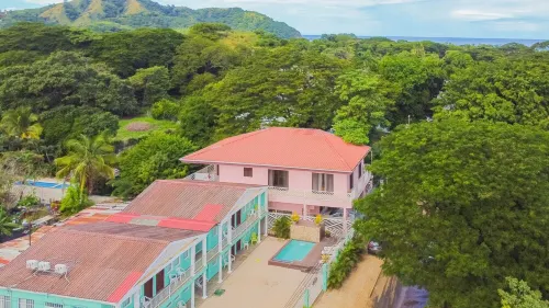 Cococabana7 newly renovated 1BR/1BA apar in downtown Coco, 5 min walk to beach. Hotels in Sardinal