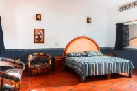 Jardines Tropicales - 3 blocks from the beach