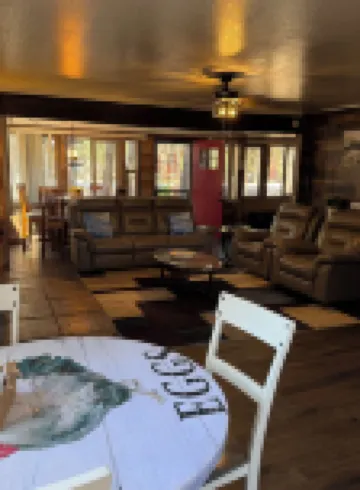 Cabin in the Heart of Lakeside - 10 Minutes to Hiking and Fishing