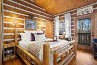 Sweet Retreat Cabin -  Fiber Optic Wi-Fi, Hot tub, Pool table and more....