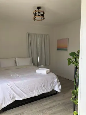 Charming 1-bedroom house with WiFi in lovely Bakersfield