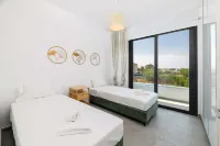 By the Beach - Blue Topaz Villa
