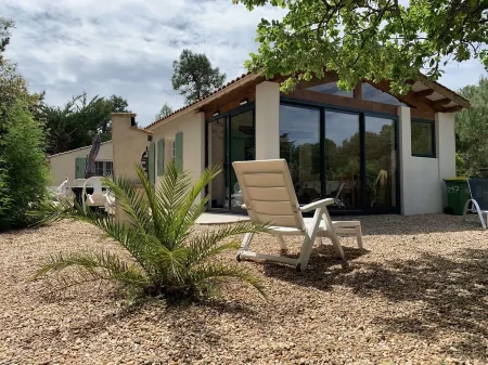 House 6-8 people 300 m from the main beach and wooded fenced not overlooked