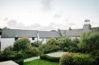 Kenegie Manor Court - Apartment with Heated Pool in Grade II listed Manor House