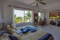 Beachfront Villa with pool & waterfall: Gorgeous sandy beach