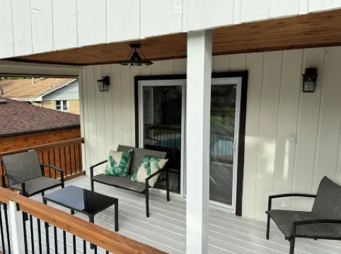 Family fun-house w/POOL & Game Room, 5 min from Airport and Rosement attractions