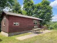 The Perch- Cliffside Cabin Overlooking Black Lake