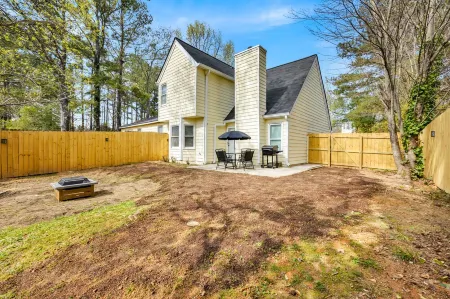 Plush Two Bedroom Retreat. A Home Away From Home!