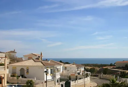 5 Bedroom villa split into 2 apartments