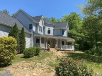 Private 10 acres with Blue Ridge Mountain Views! Enjoy any season RIGHT here! Hôtels à proximité de : Luray Zoo - A Rescue Zoo