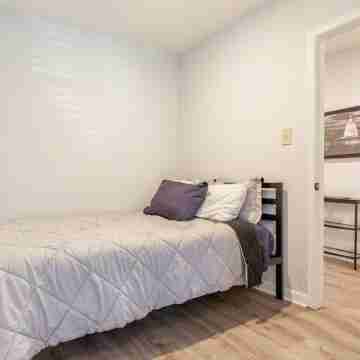 Modern Flat 15 minutes from White House Rooms