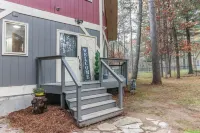 Lake Lodge w Pool Table & Water Toys - Close to Town