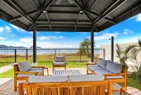 Casa Natalia: Luxurious Oceanfront Villa with Housekeeping and Concierge - Wi-Fi