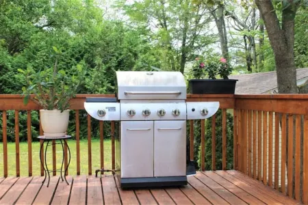 *New* Cozy 4 Season Family Cottage