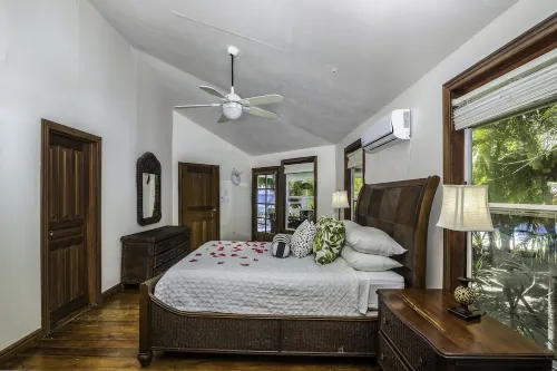 Casa Kennedy - Family Beach Home - Last Private House on West Bay Beach