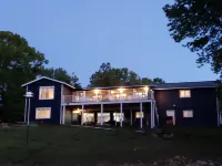 Lakefront - Gentle Slope to Water - Sleeps 18