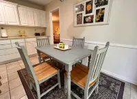 BestStays@King Bee. Large Groups OK.TVs in rooms and Newly Fenced Backyard