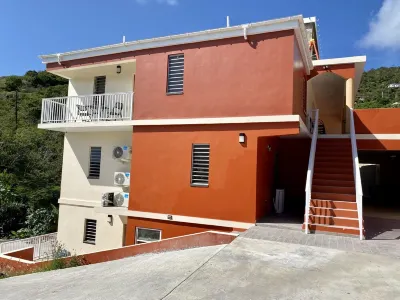 Spacious Serene Villas~4 bedrooms-w/4 private ensuite bathrooms. Hotels in 